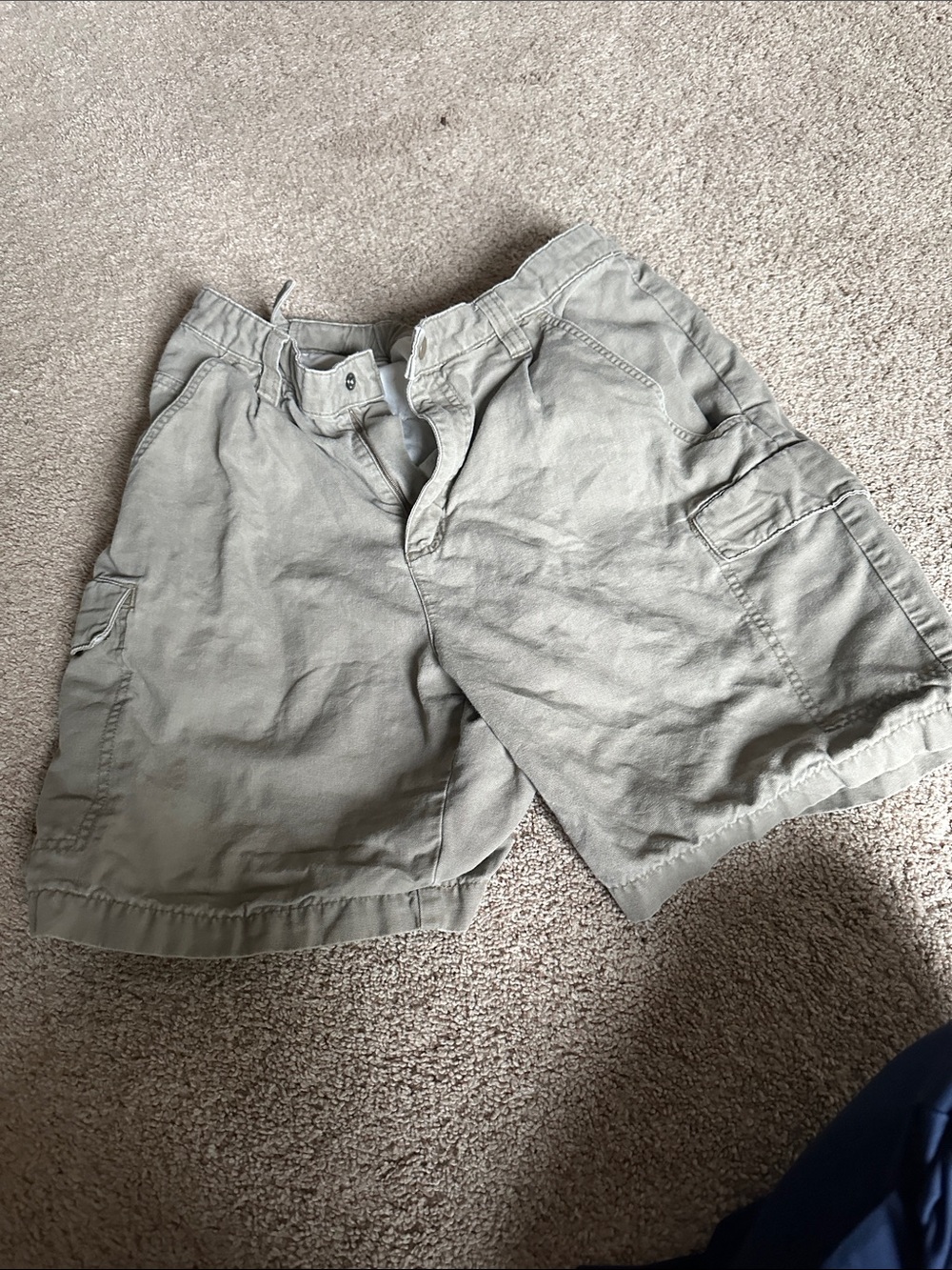 Columbia Men's Cargo Shorts in Light Taupe